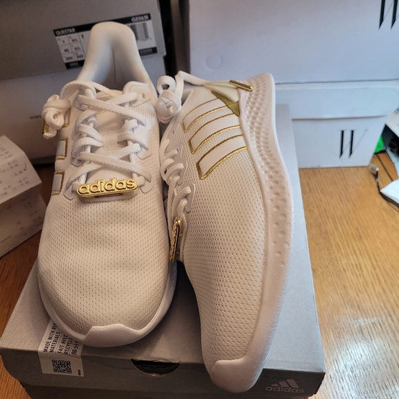 Ladies Adidas Sneaker - Picture 7 of 10